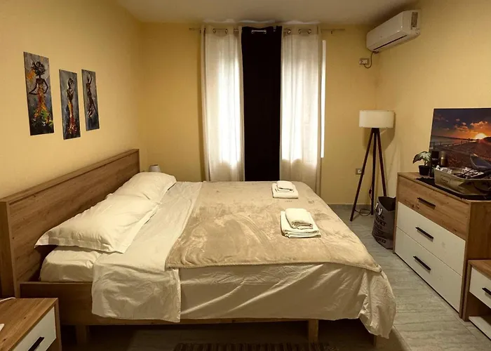 Urban In Blloku Τίρανα